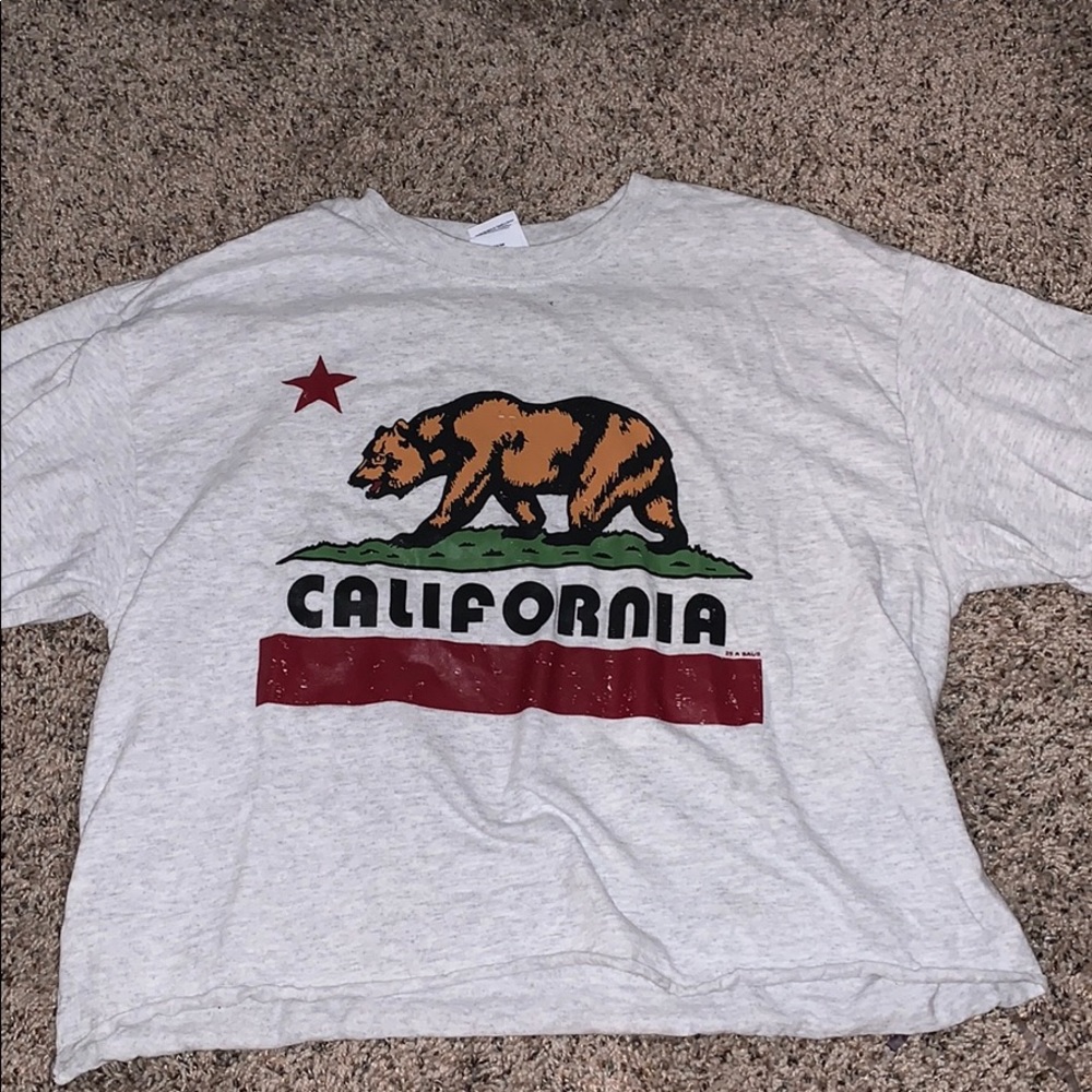 Cropped graphic tee